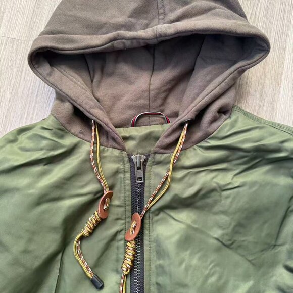 Men's Khaki and Green Jacket - Picture 3 of 8